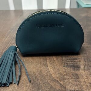 Portland Leather in maybe Caribbean? It’s a smooth leather, taco pouch.